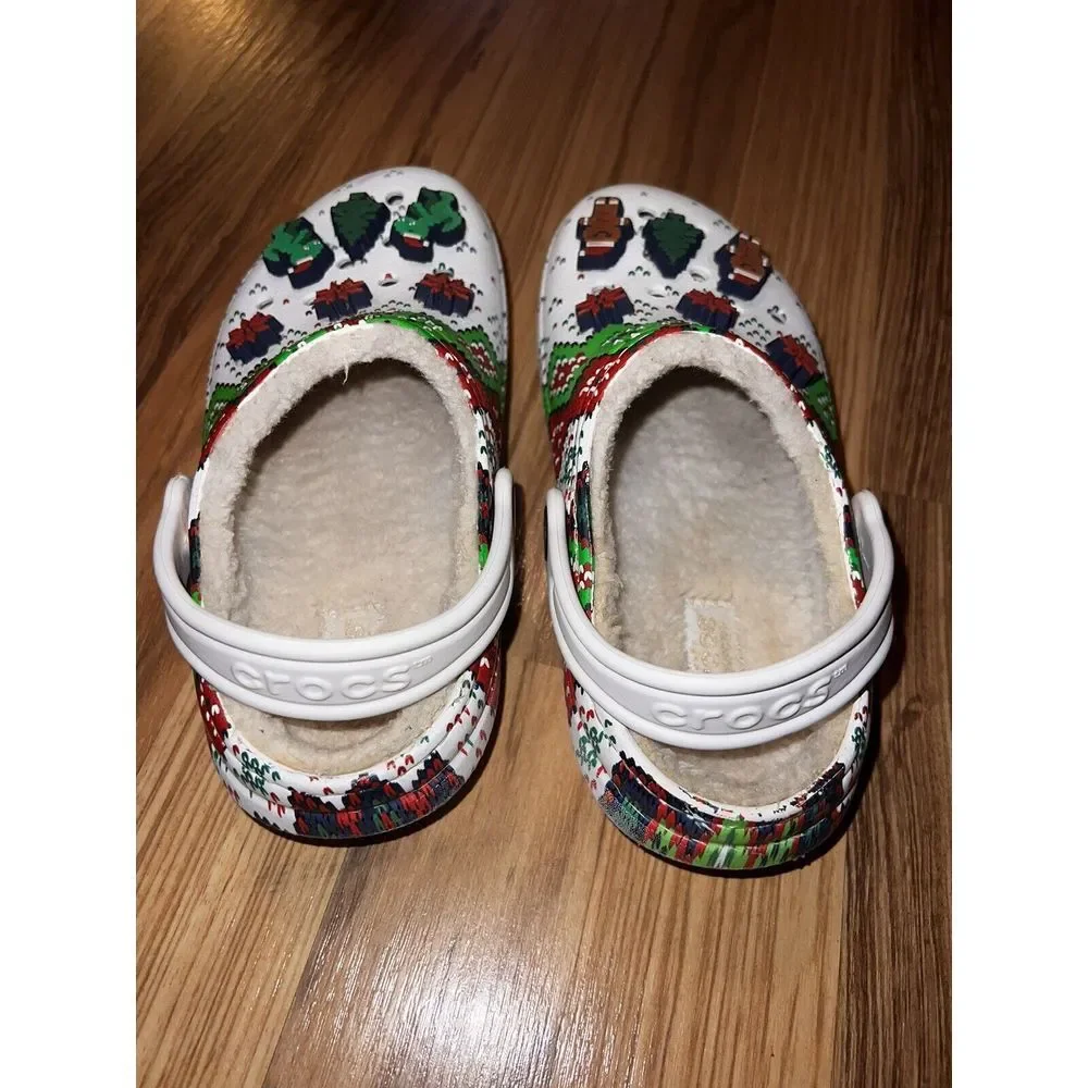 Crocs Kids J1 Classic Fuzzy‎ Lined Holiday Christmas Charm Clogs W Jibitz